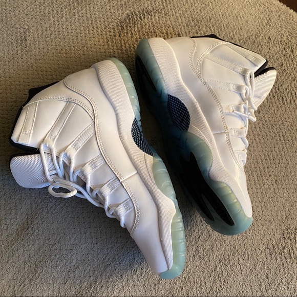 SOLD Retro Jordan Columbia 11 - Picture 4 of 7